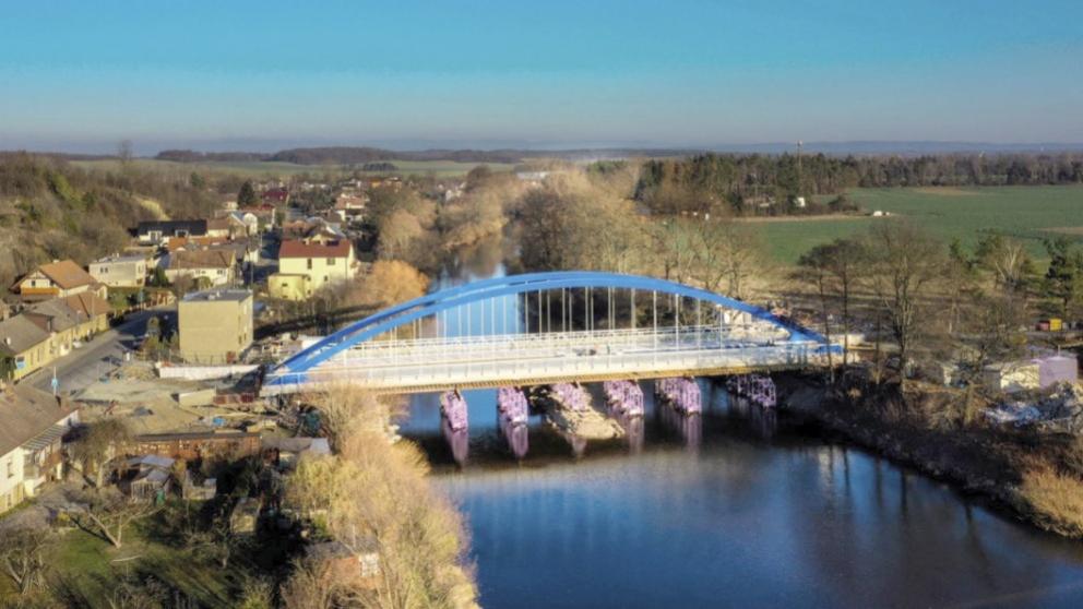 Letecký pohled na nový most před demontáží skruže