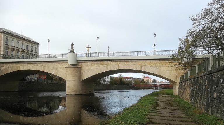 COLAS CZ dokončil první etapu rekonstrukce Rooseveltova mostu v Plzni