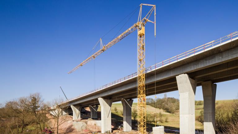 Metrostav postavil v rekordním čase klíčový most  na novém úseku D6 u Řevničova