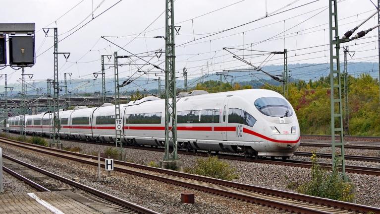 Správa železnic vypisuje tendr na zhotovitele modernizace trati mezi Ústím n. O. a Brandýsem n. O.