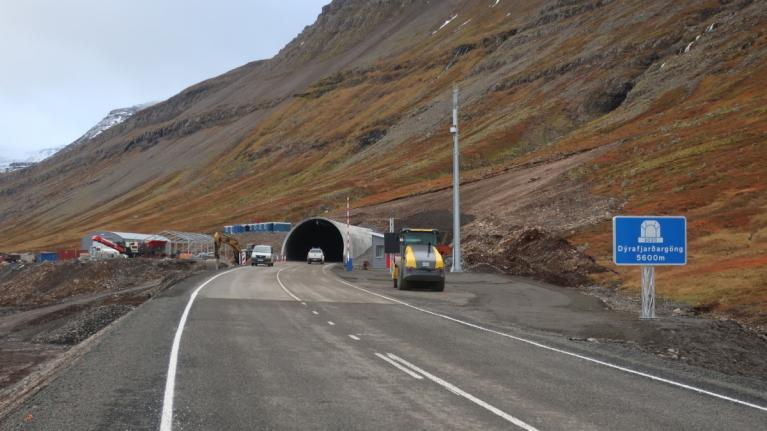 Metrostav otevřel tunel v ledové pustině na Islandu