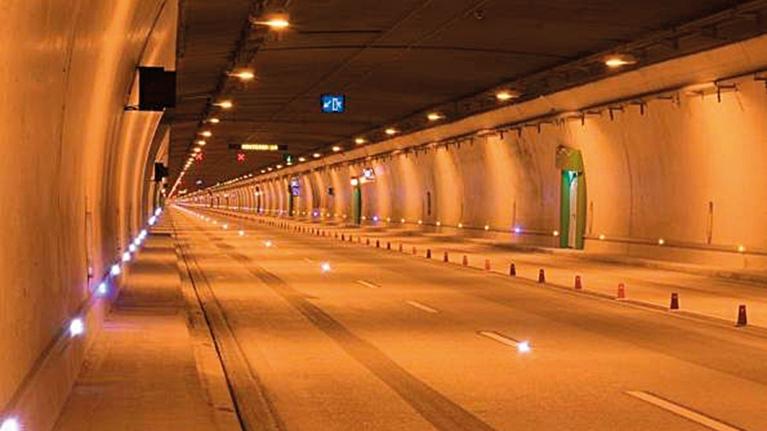 Betonová vozovka v tunelech: výhody a doporučení pro návrh a konstrukci vycházející z některých belgických případových studií