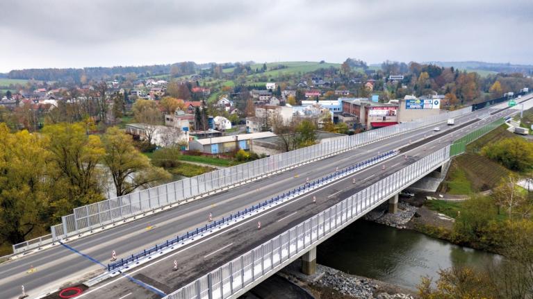 SWIETELSKY stavební na novém úseku  dálnice D48 modernizovala jedenáct mostů
