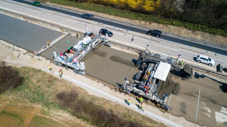 Provádění cementobetonových vozovek ve Středisku betonových vozovek – Metrostav Infrastructure a.s.