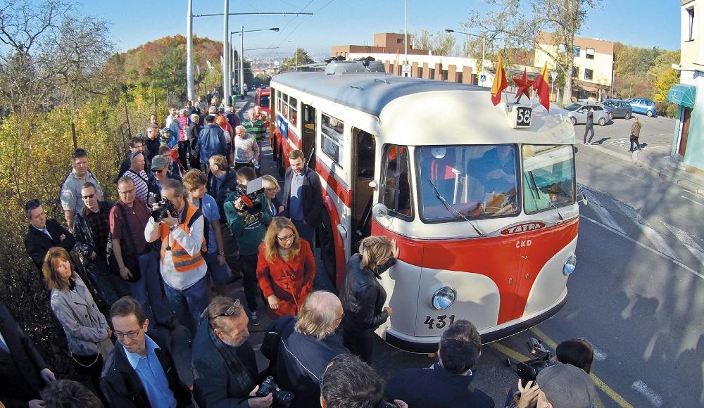 Historický trolejbus Tatra T400 při slavnostech 15. 10. 217 v zastávce Kellnerka.