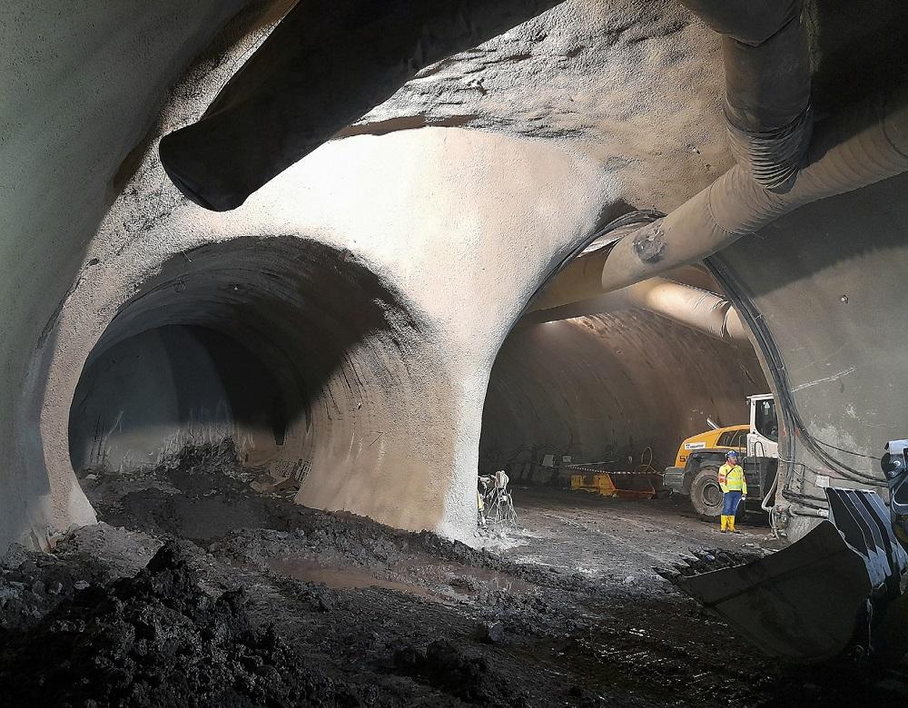 Ražba rozpletu tunelů v úseku Pankrác - Obrachtova.