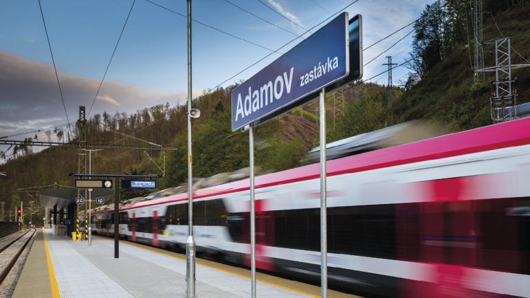 OHLA ŽS realizovala významnou rekonstrukci železniční trati mezi Adamovem a Blanskem