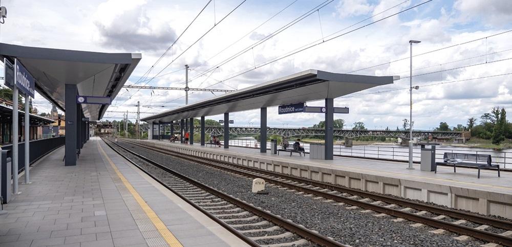 Rekonstrukce nástupišť a bezbariérových přístupů v železniční stanici Roudnice nad Labem