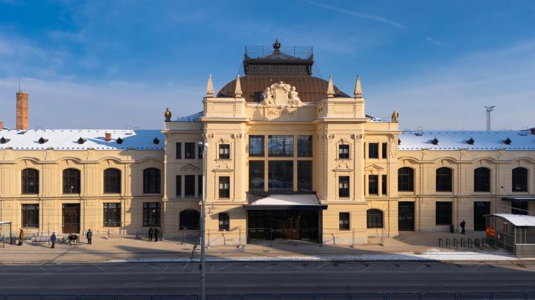 Památkově chráněná budova nádraží v Českých Budějovicích dostala podobu odpovídající 21. století