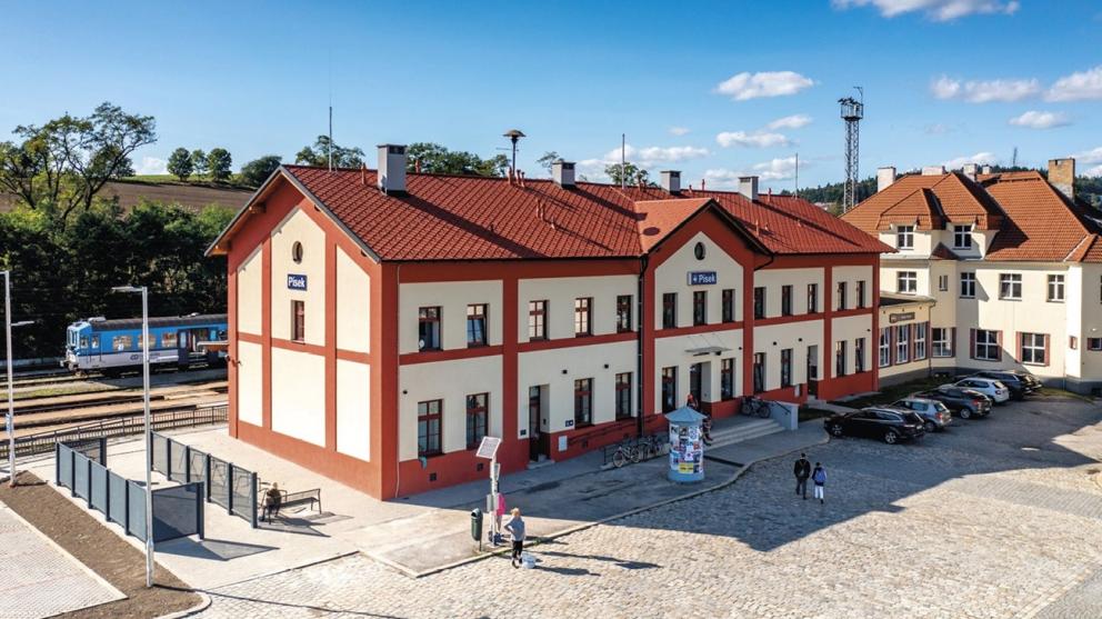 Celému objektu železniční stanice Písek se vrátila jeho historická podoba.