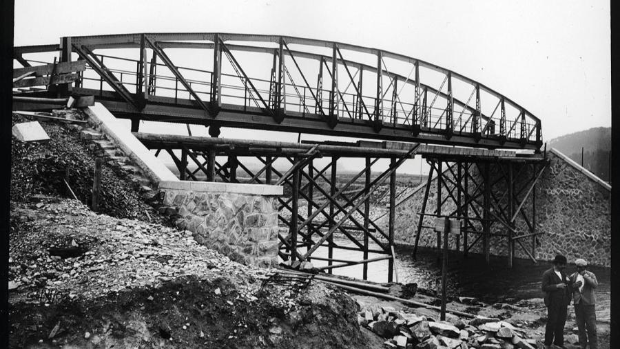 Rekonstrukce historického ocelového nýtovaného mostu na vltavské vodní cestě