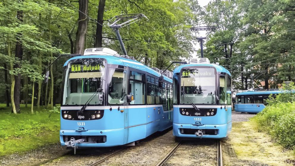 Po skončení zkušebního provozu je v Dopravním podniku Ostrava zařízení nainstalováno do řady tramvají typu Vario LFR.E.